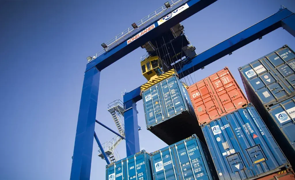 STS Crane vs RTG Crane: Complete Selection Guide for Terminal Operators Straddle Carrier vs RTG Crane05