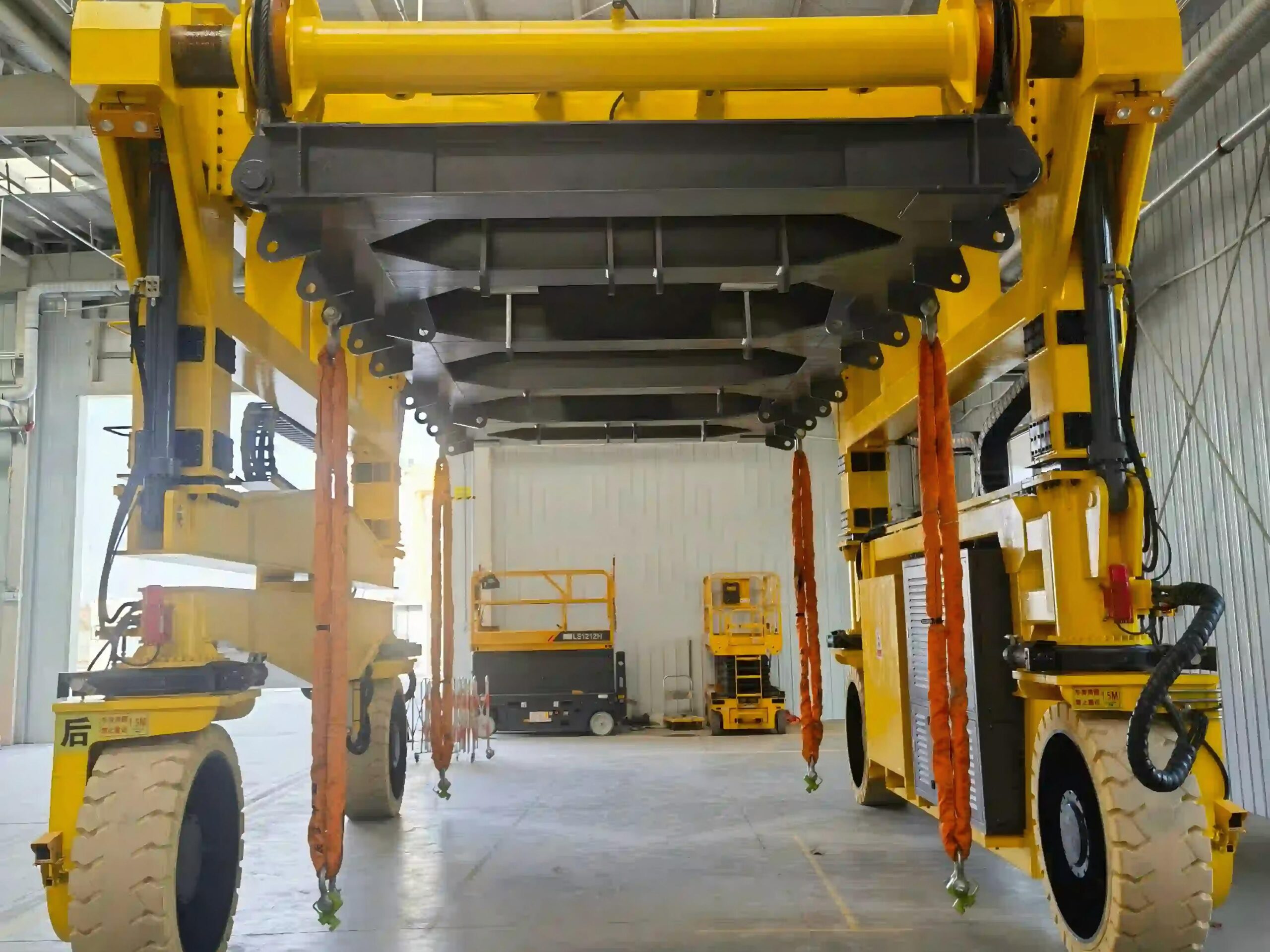 60T Straddle Carriers