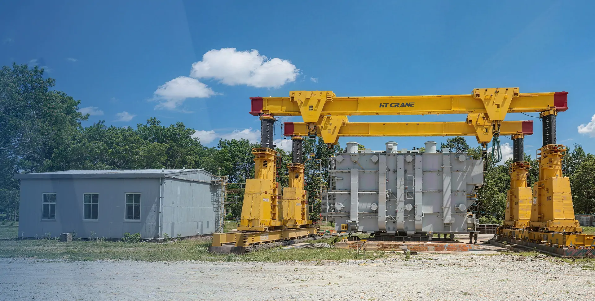 Heavy duty hydraulic gantry crane