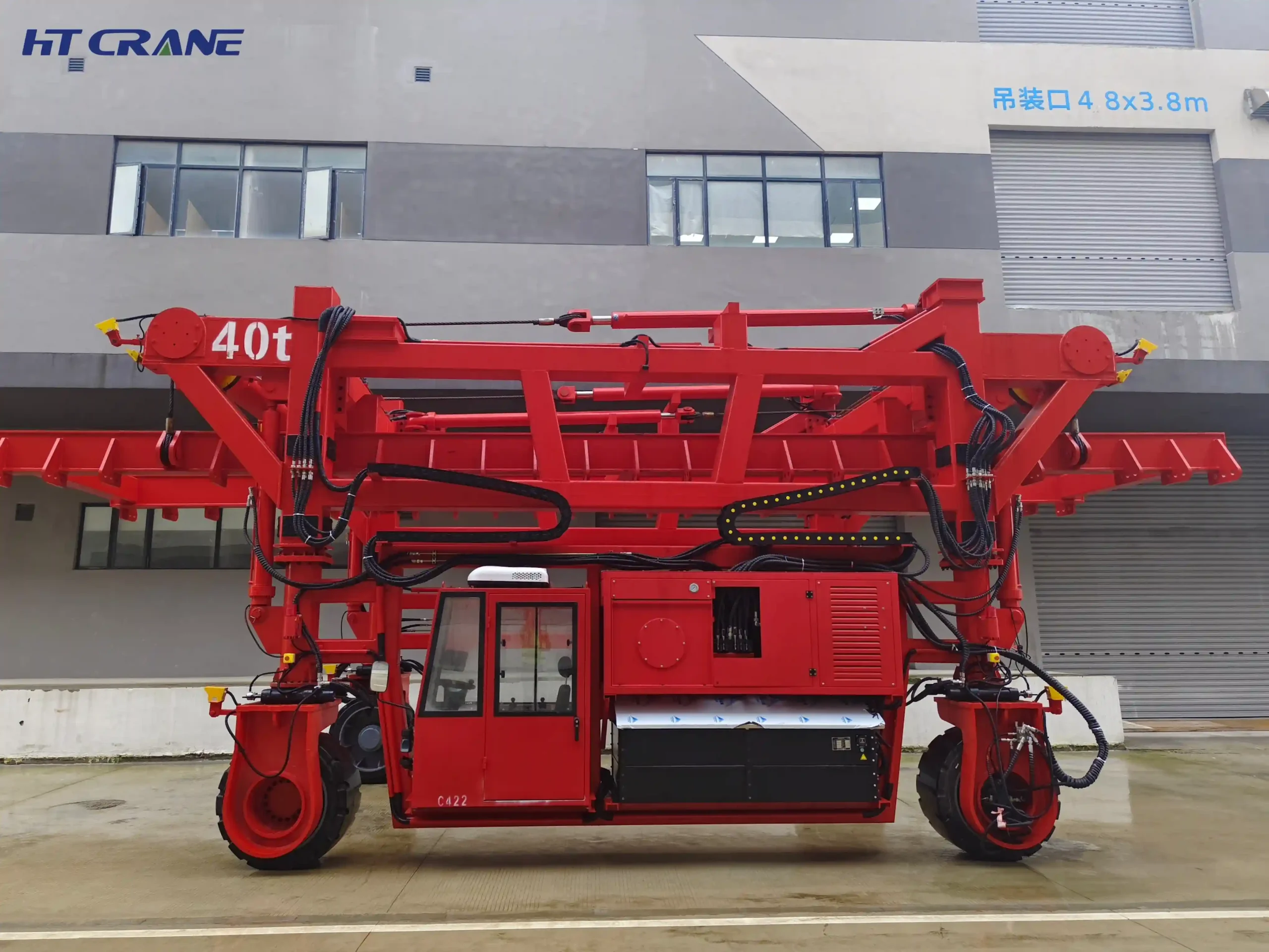 Straddle Carrier
