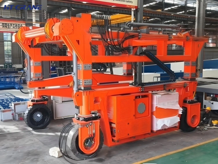  Straddle Carriers