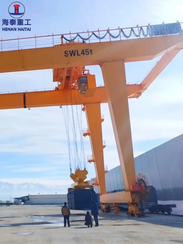 45 ton rmg crane is lifting containers in kazakhstan
