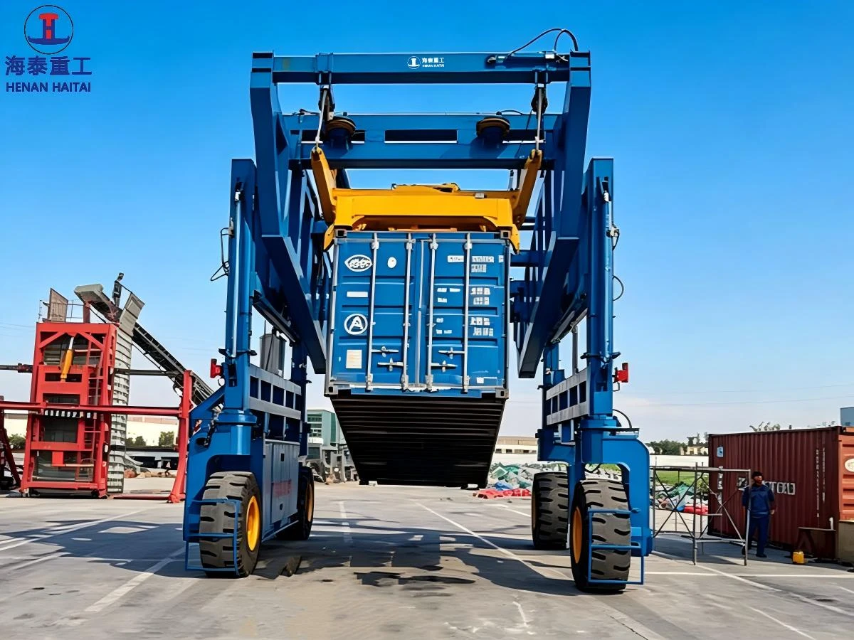 HaiTai hydraulic straddle carriers lifting container in port terminal