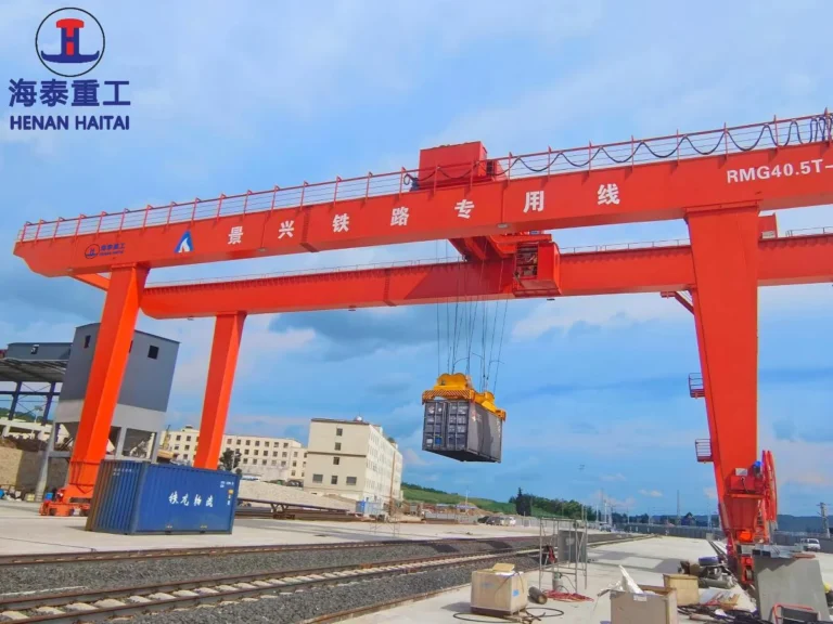 Crane Haitai RMG crane in high-productivity container yard