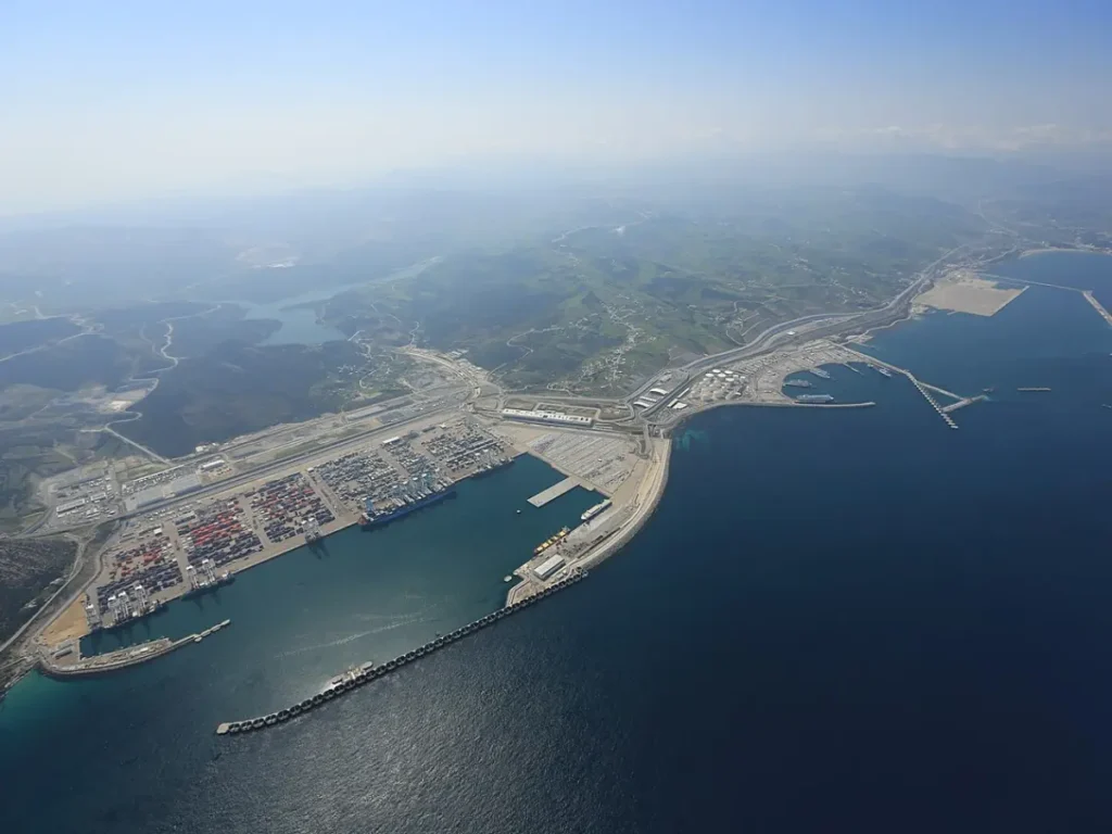 vue aérienne du complexe portuaire Tanger Med