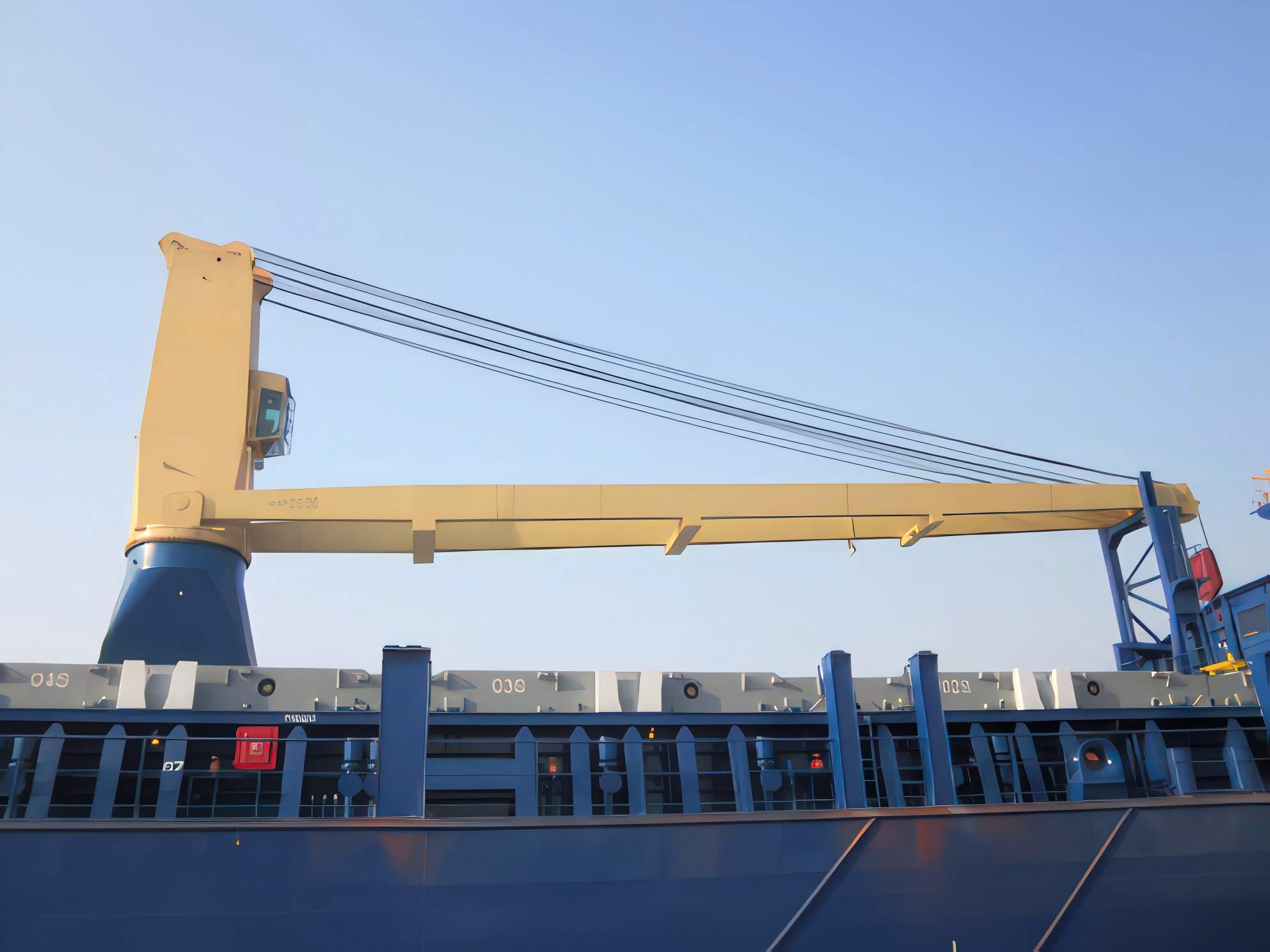 Ship's cargo Crane