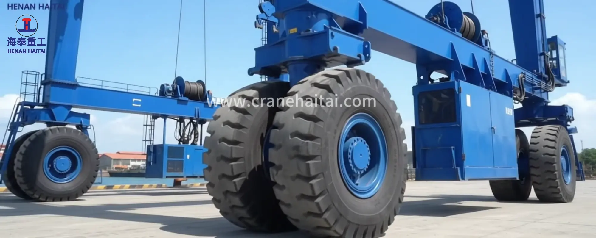 Haitai 500 ton rubber-tyre boat lifting crane showing its large tyres and multi-wheel travel bogies in an outdoor shipyard.